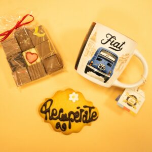 Taza Fiat Azul Vintage + Bombones + Galleta Escrita