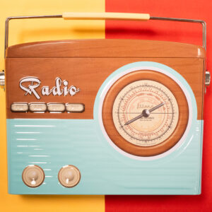 Lata Radio Azul Vintaje con 500g de Galletas