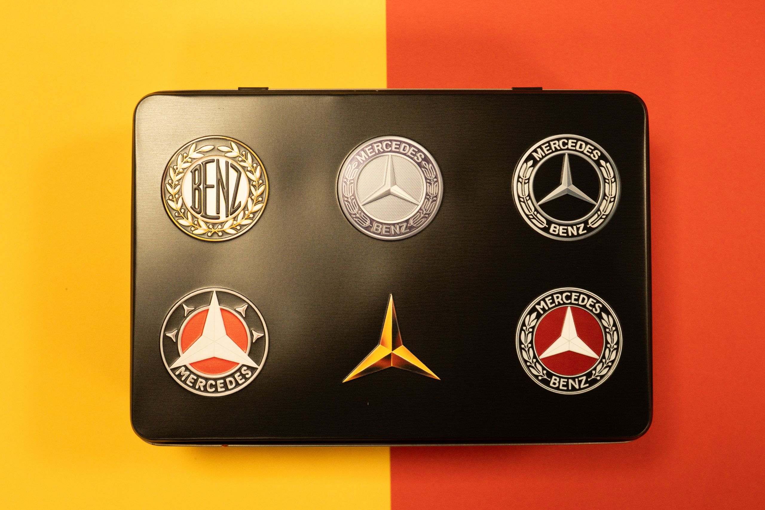 Lata Logos Mercedes con 500g de Galletas