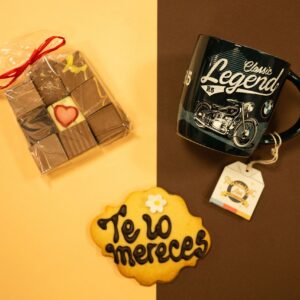 Taza Negra Harley BMW + Bombones + Galleta Escrita